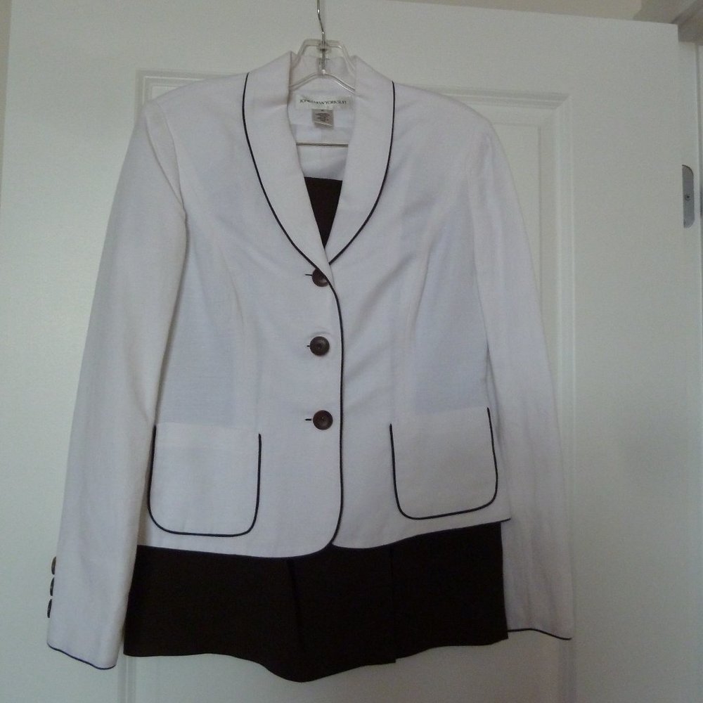 Jones of New York Jacket and Skirt Suit